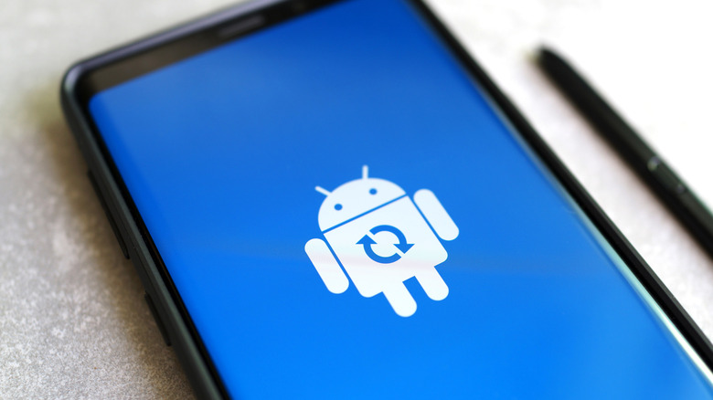 Android icon with refresh symbol in middle, phone setting concept