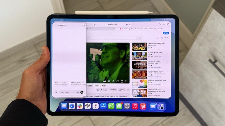ChatGPT app in Slide Over mode in iPadOS 26.1