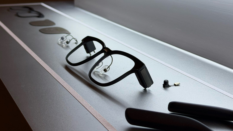 Tore down MemoMind One AI glasses