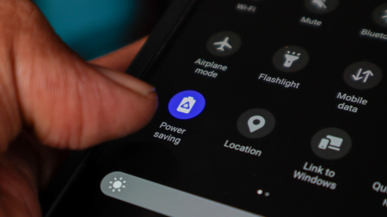Activating battery saving on a smartphone.