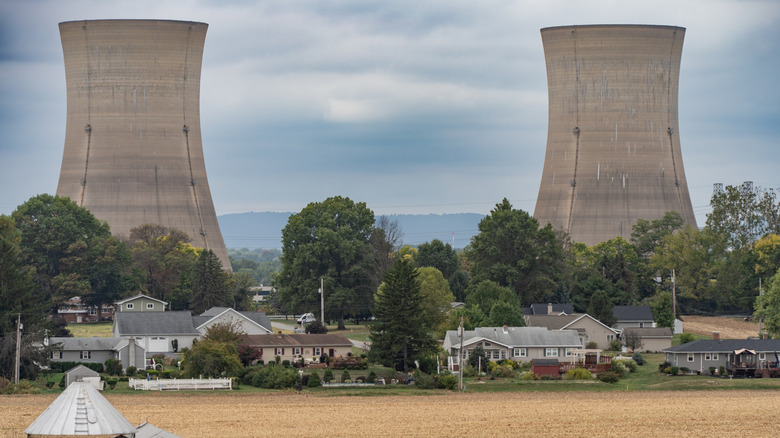 Three Mile Island Unit 1 and Unit 2 reactor cooling towers visible.