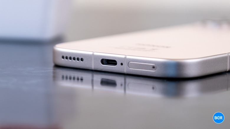 USB-C port on the Honor 600