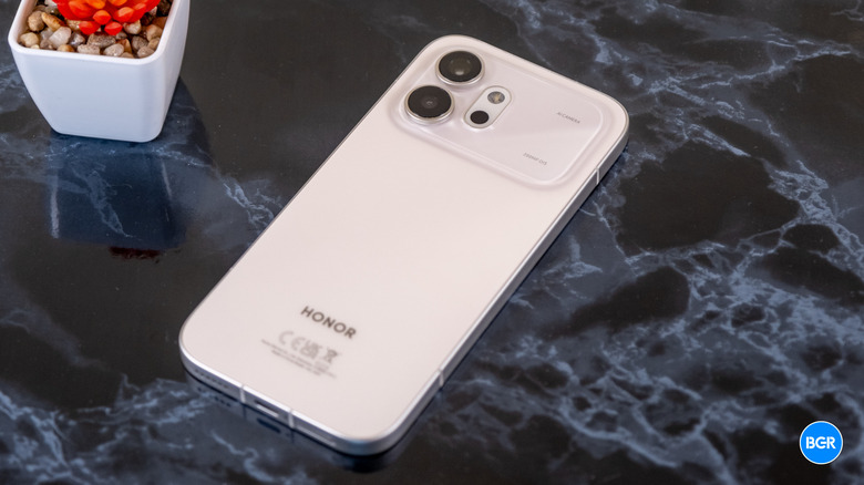 Back of the Honor 600