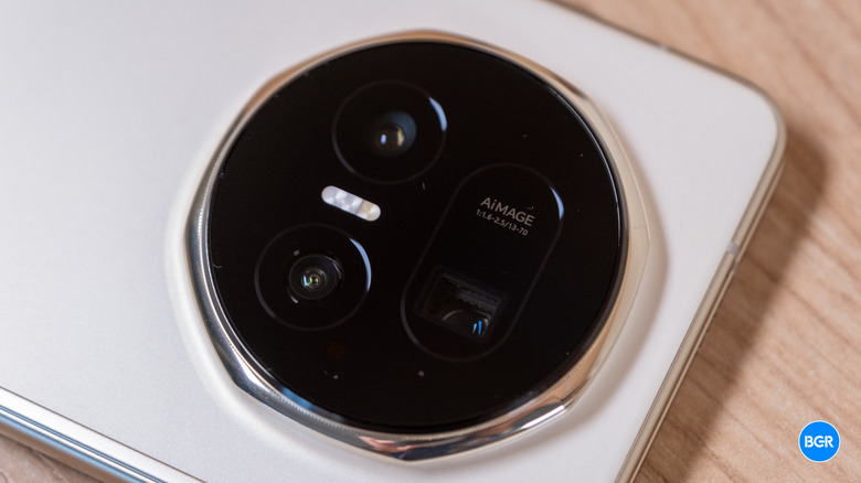 Camera module on the Honor Magic V5