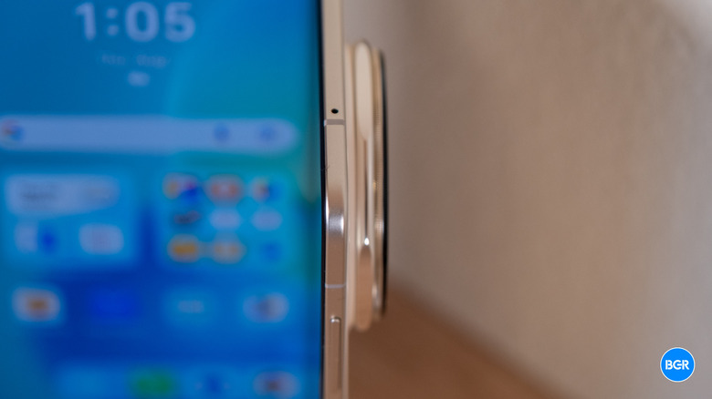 Thickness of the Honor Magic V5