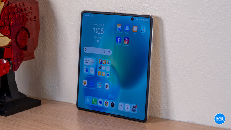 Main display on the Honor Magic V5
