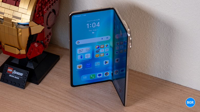 A top-down view of the Honor Magic V5