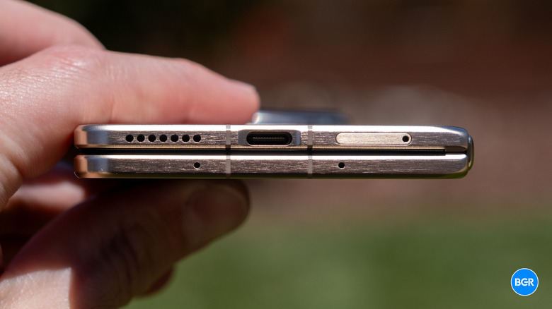 USB-C port on the Honor Magic V6