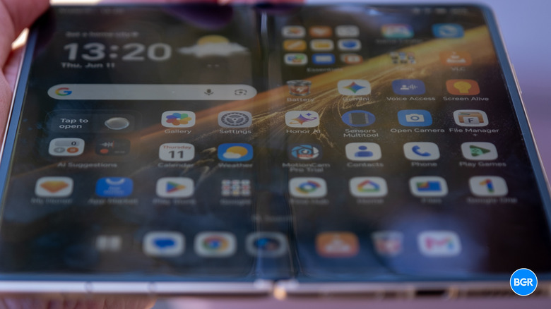 Inner display on the Honor Magic V6