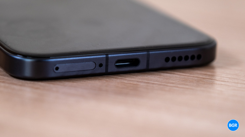 USB-C port on the Honor Magic8 Pro