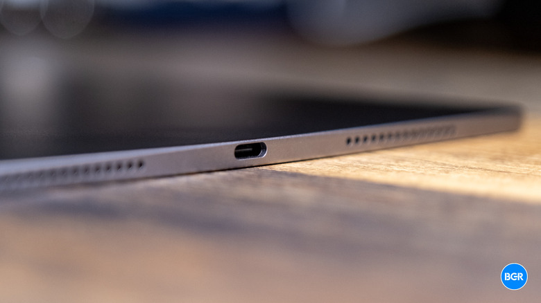 USB-C port on the Honor MagicPad4