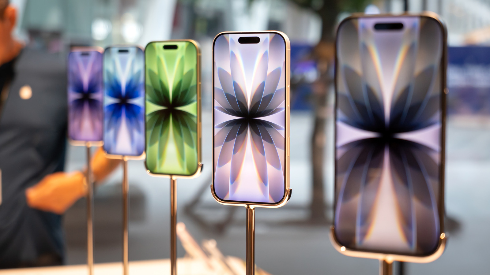 How Apple's iPhone Prices Evolved Over The Years