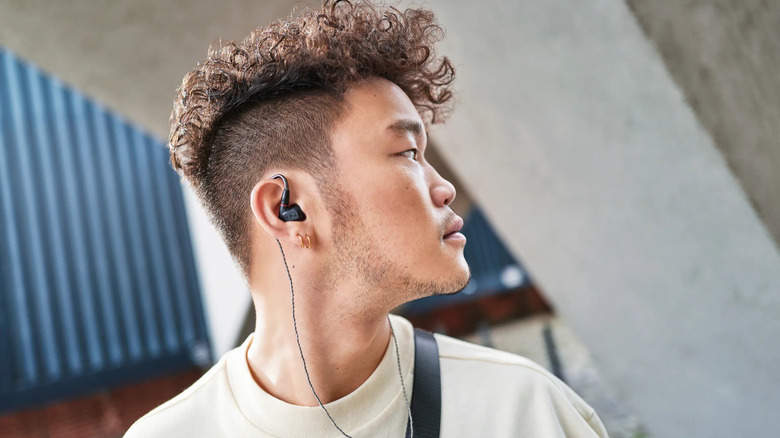 A man wearing the Sennheiser IE 200 IEMs.