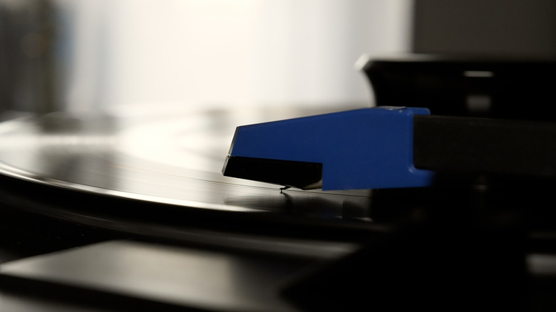 An up-close view of a turntable stylus.