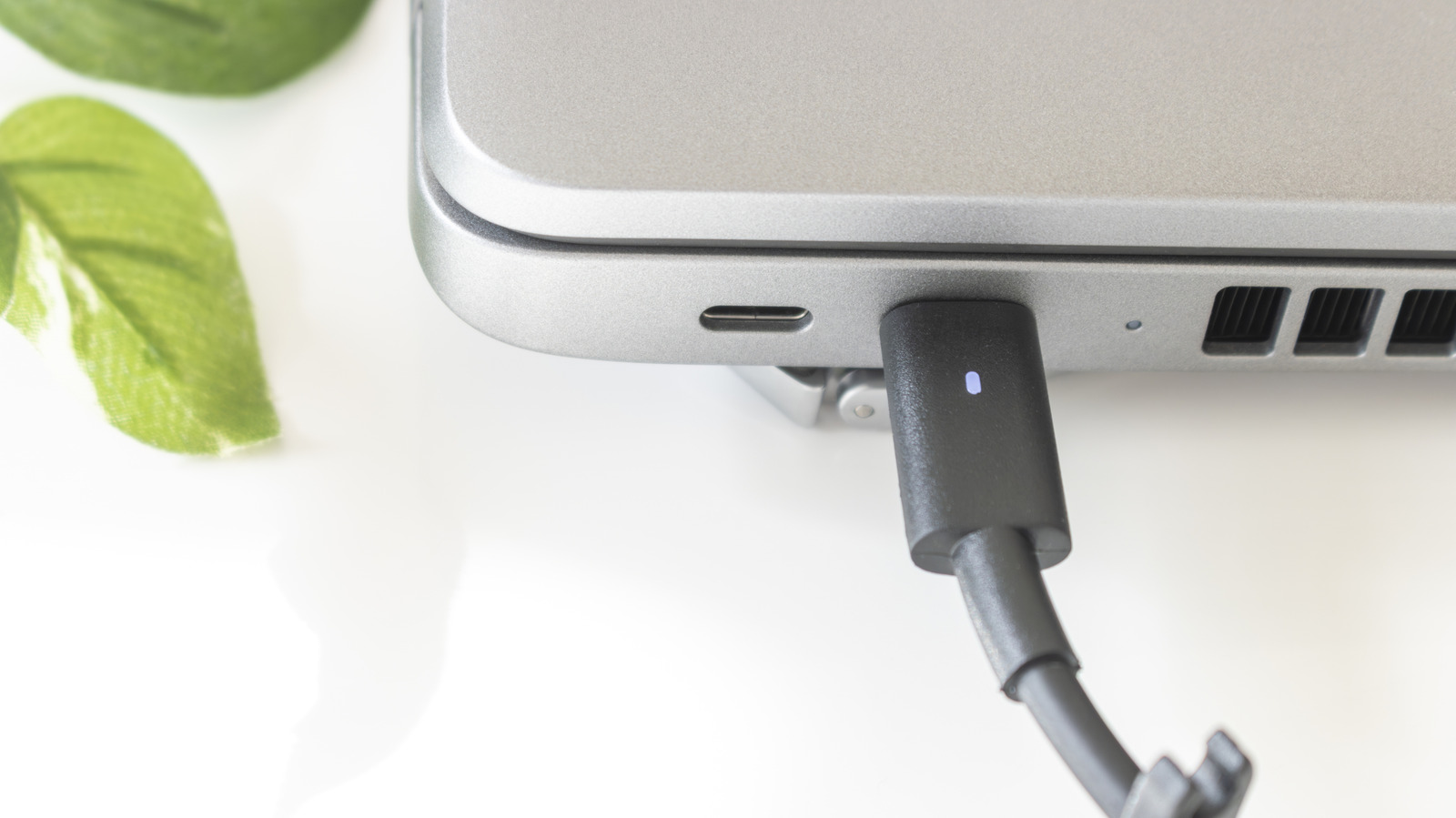 How Long Should You Charge A New Laptop Before Using It For The First Time?