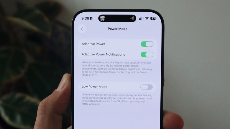 iOS 26's Adaptive Power Mode on iPhone 16 Pro Max