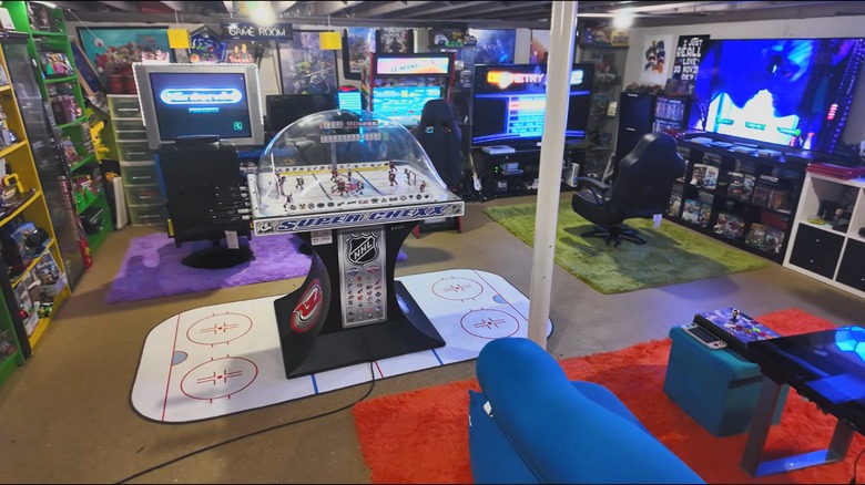UrGamingTechie's retro gaming room