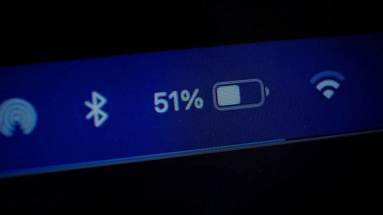 Battery charge display on a digital device next to the Bluetooth symbol
