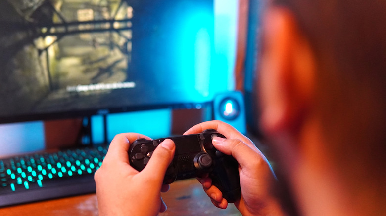 Somneone using a DualSense controller to play games on their PC.