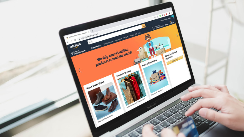 A person shopping online at Amazon.com