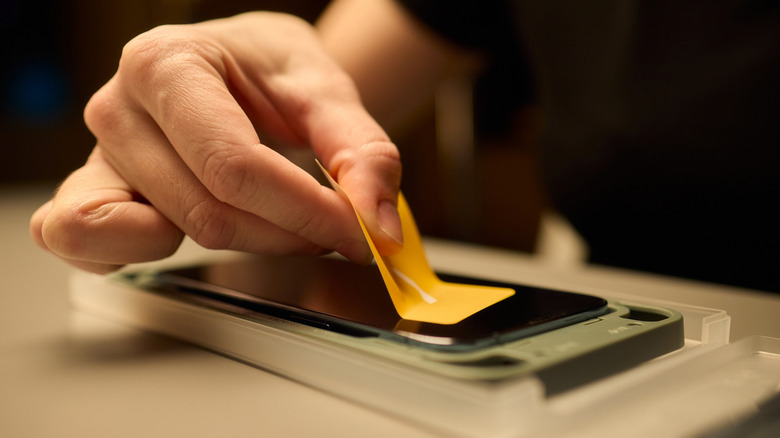 Using a dust removal sticker when installing a screen protector
