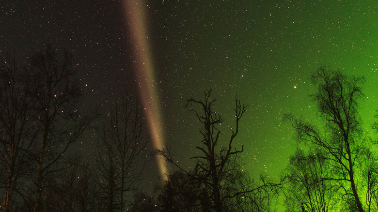 Strong thermal emission velocity enhancement display