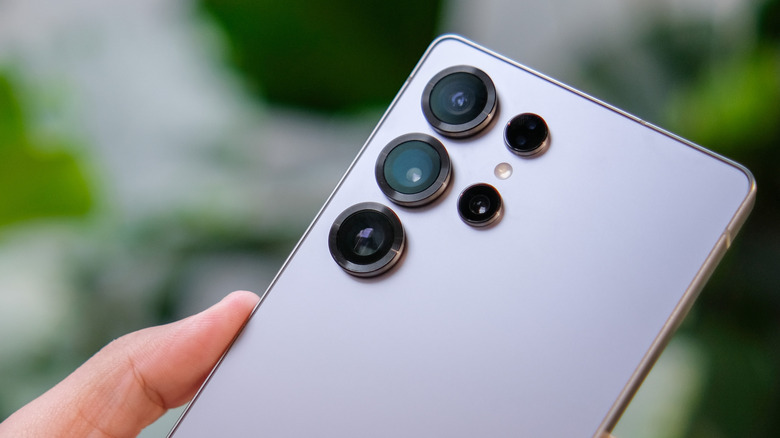 Close-up of the camera system on a Samsung phone