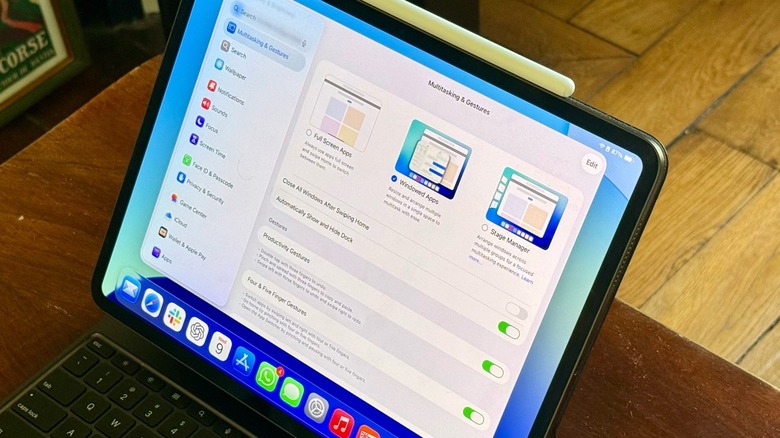 Aplicación de configuración de iPados 26 resaltando la pestaña Multitarea y gestos