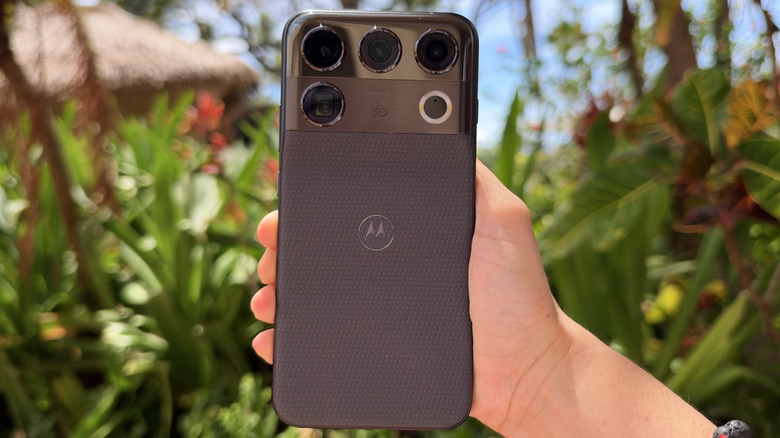 Motorola Signature 27 phone being held in my hand