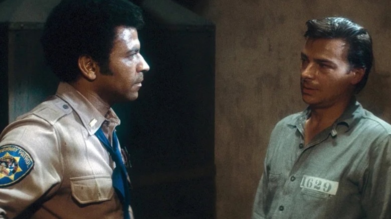 Ethan Bishop (Austin Stoker) talking to Napoleon Wilson (Darwin Joston) in Assault on Precinct 13