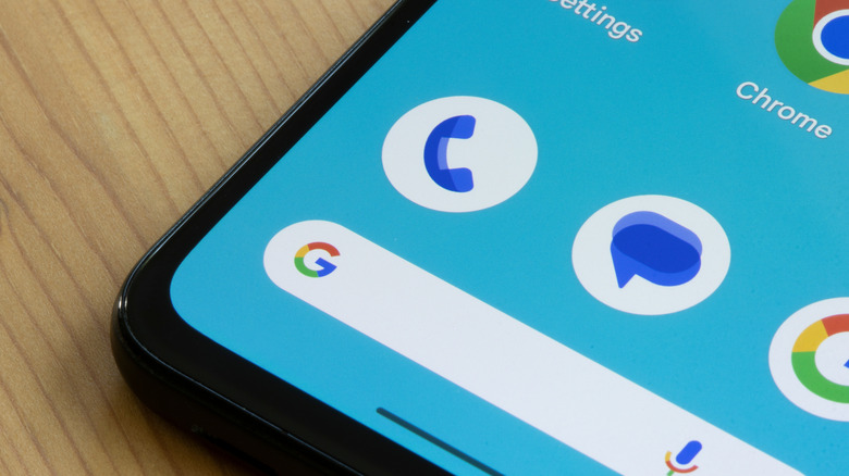 google phone and messages app on dock of Pixel smartphone