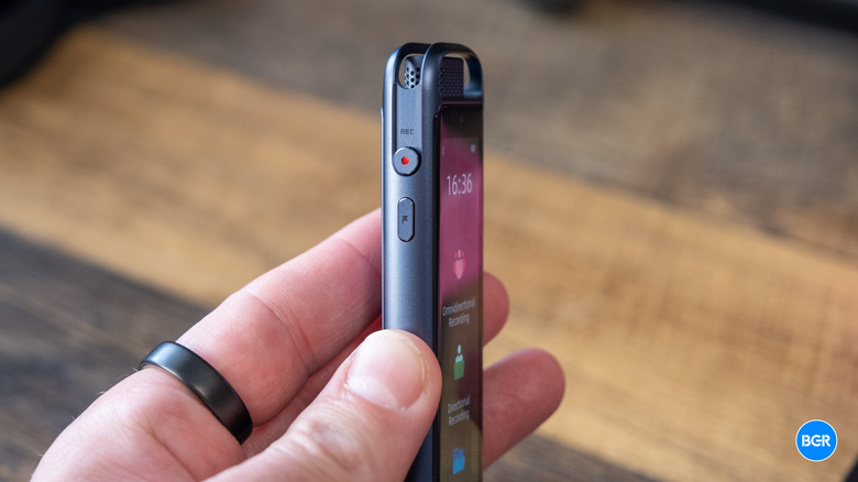 Recording button on the iFlyTek P1 Pro