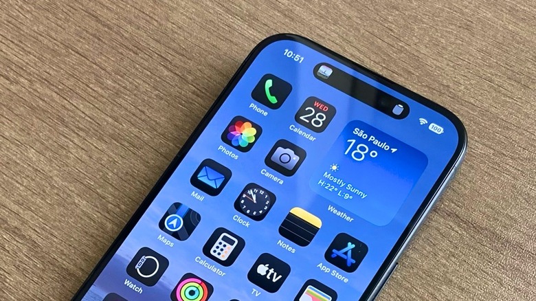 iOS 18 Home Screen with tinted icons