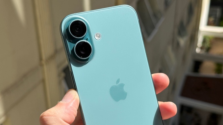 iPhone 16 back
