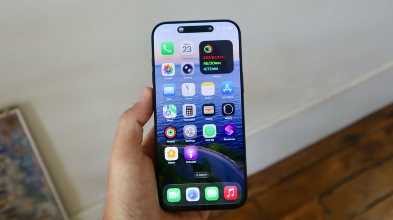 iOS 26 new Home Screen with new Liquid Glass icons