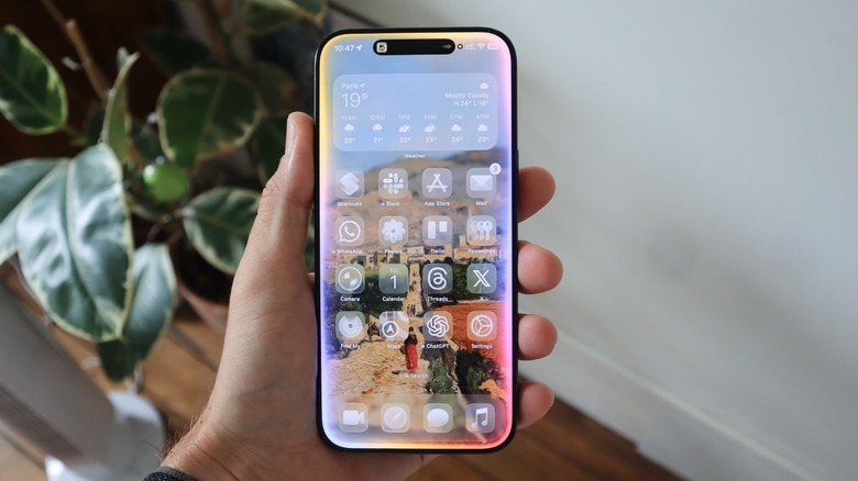 Apple Intelligence's UI when activating Siri on iOS 26