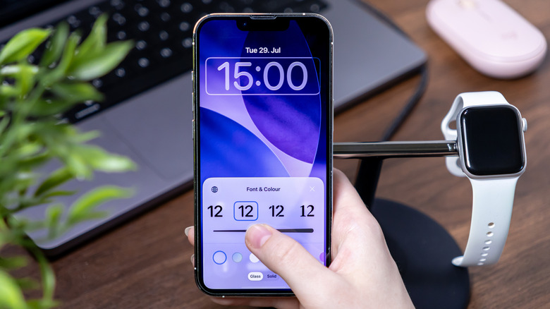 Customizing the iPhone Lock Screen in iOS 26 beta