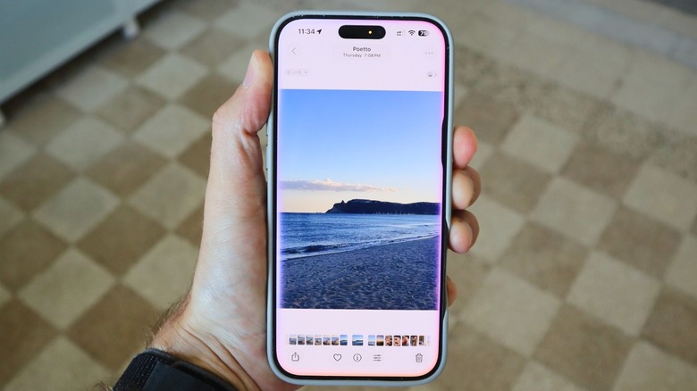 iOS 26's new Photos app visualization with the Siri UI activated