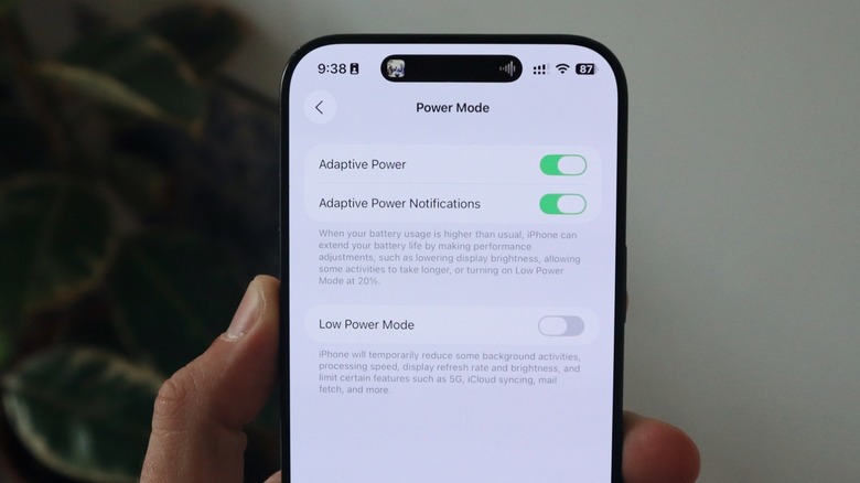 iOS 26 beta 7 adds a new Adaptive Power Notifications toggle
