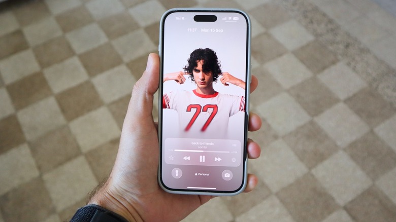 iOS 26's Apple Music Lock Screen