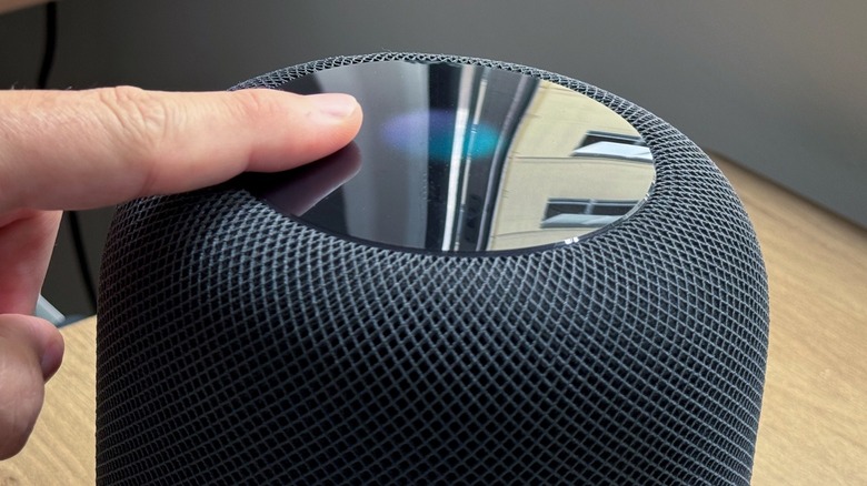 Siri listening to a request on a first-generation HomePod