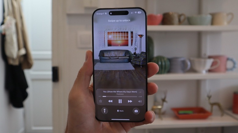 iPhone 16 Pro Max's Lock Screen in iOS 26