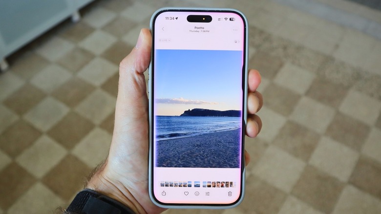 Apple Intelligence's Siri UI on iOS 26 Photos app