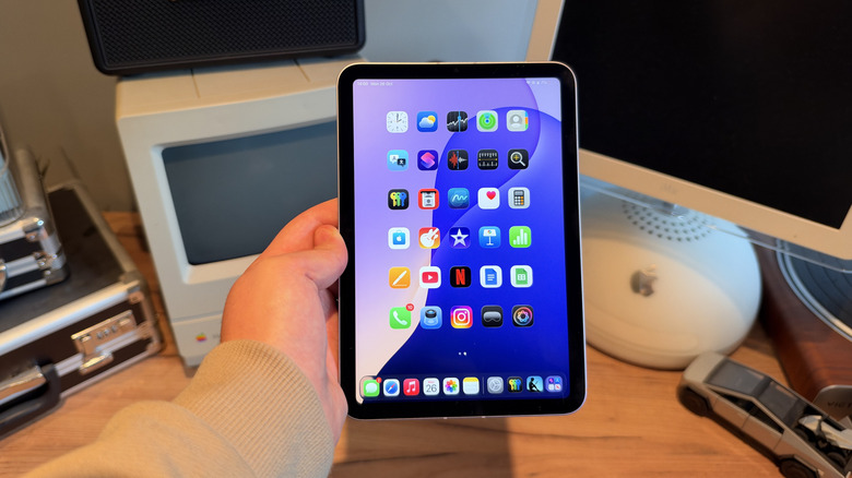 iPad mini 2024 being held with one hand with the display facing forwards