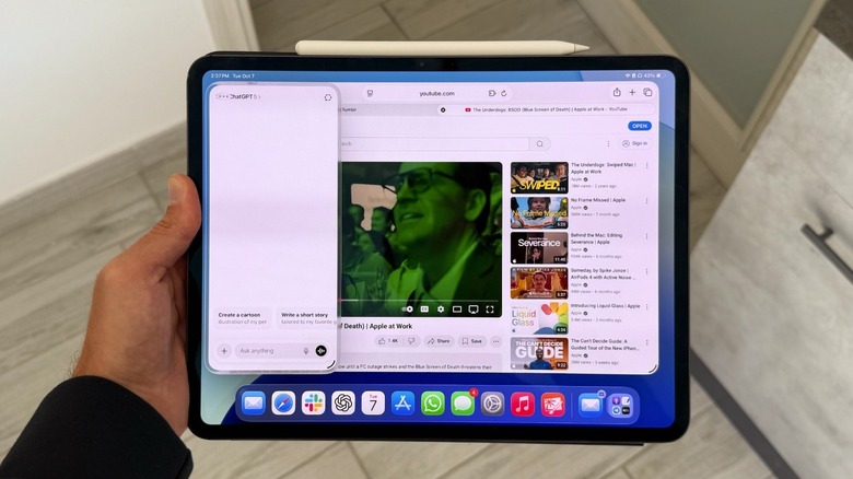 Slide Over feature on iPadOS 26.1