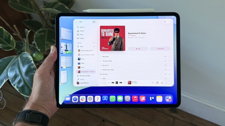 Stage Manager on iPad Pro M4 running iPadOS 26