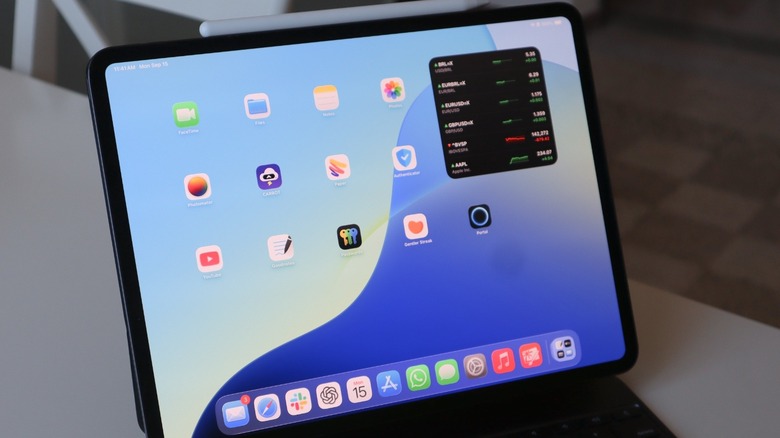 iPadOS 26 new Home Screen with updated icons