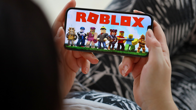 Child playign Roblox on an iPhone