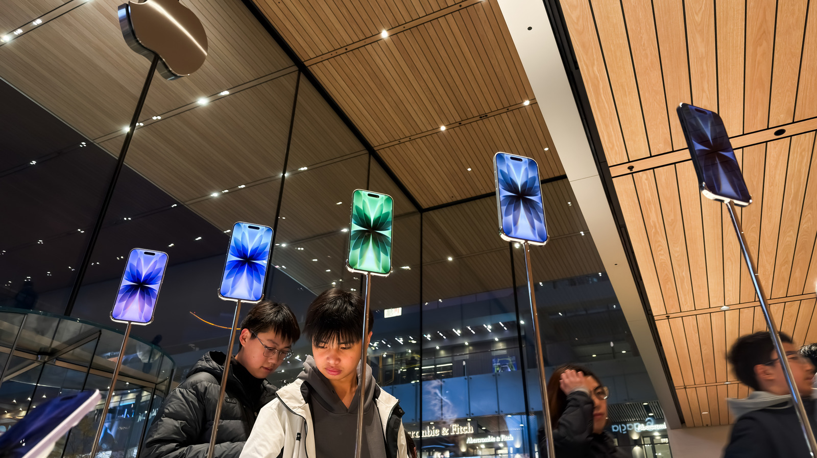 iPhone 17 Sold Out: Cheapest Model Now Harder To Find Than The Pro Max – BGR