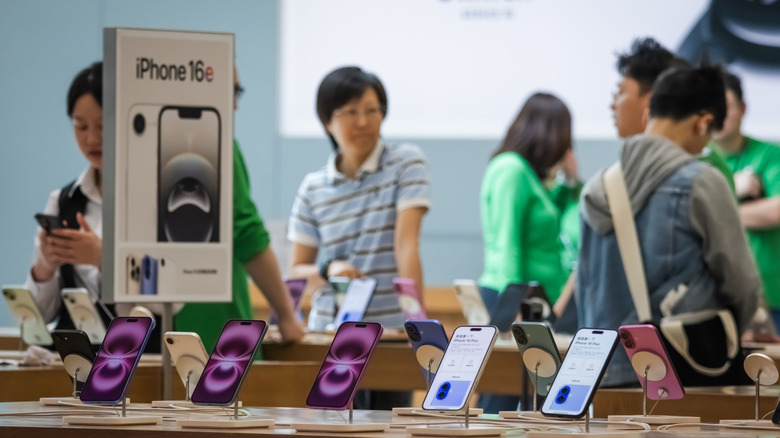 iPhones on display in a store with a focus on the iPhone 16e.